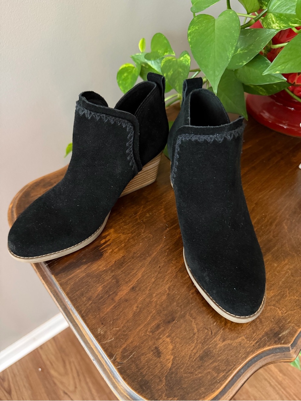 Toms Black Suede Ankle Booties with Low Stacked Heel. Size 7